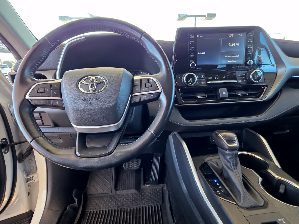 Used 2022 Toyota Highlander XLE AWD/4WD image 14