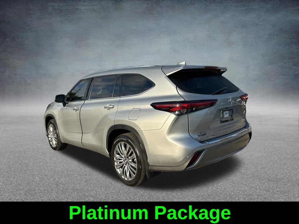 Used 2024 Toyota Highlander Platinum FWD image 7