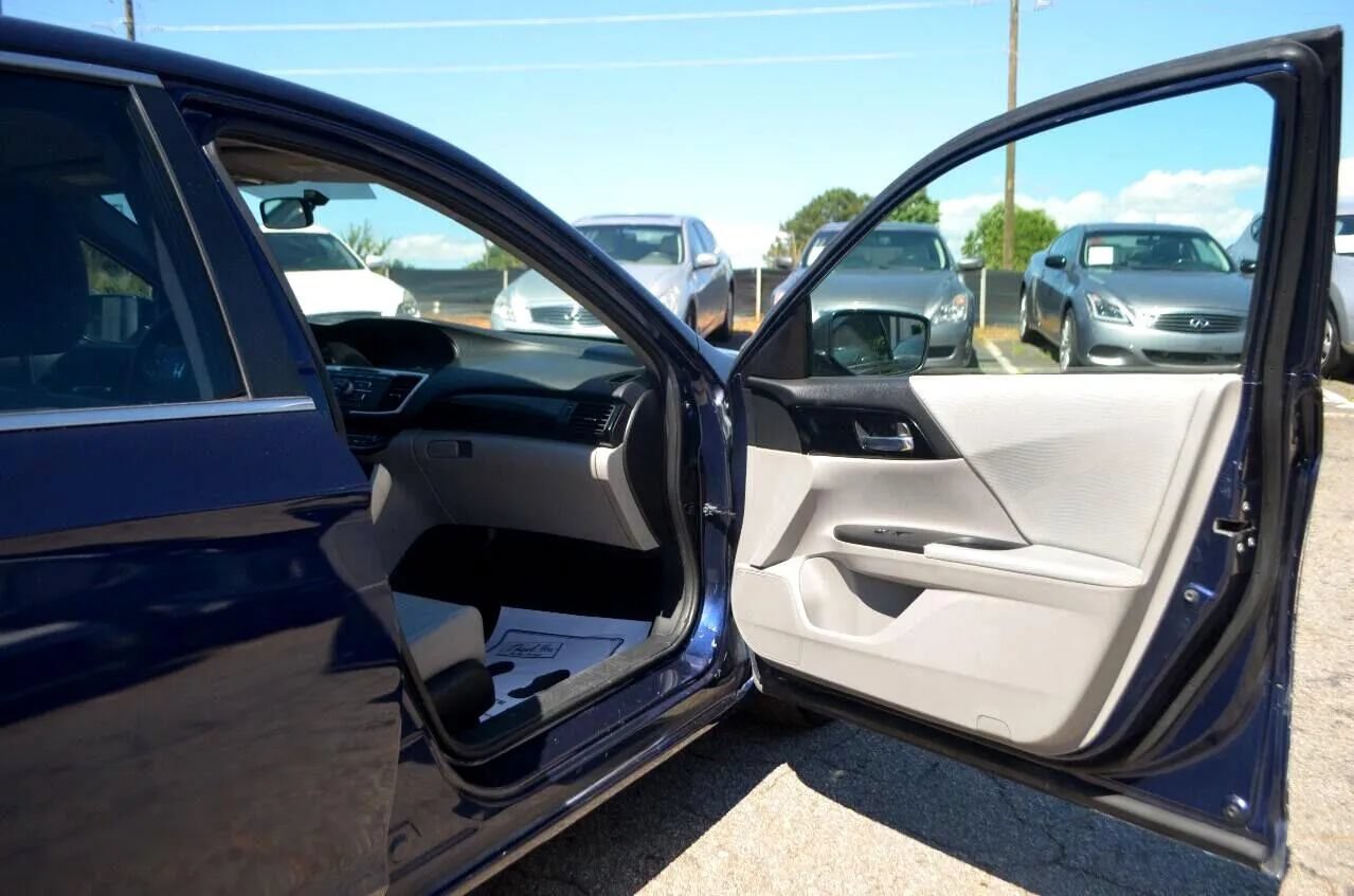 Used 2017 Honda Accord LX image 18