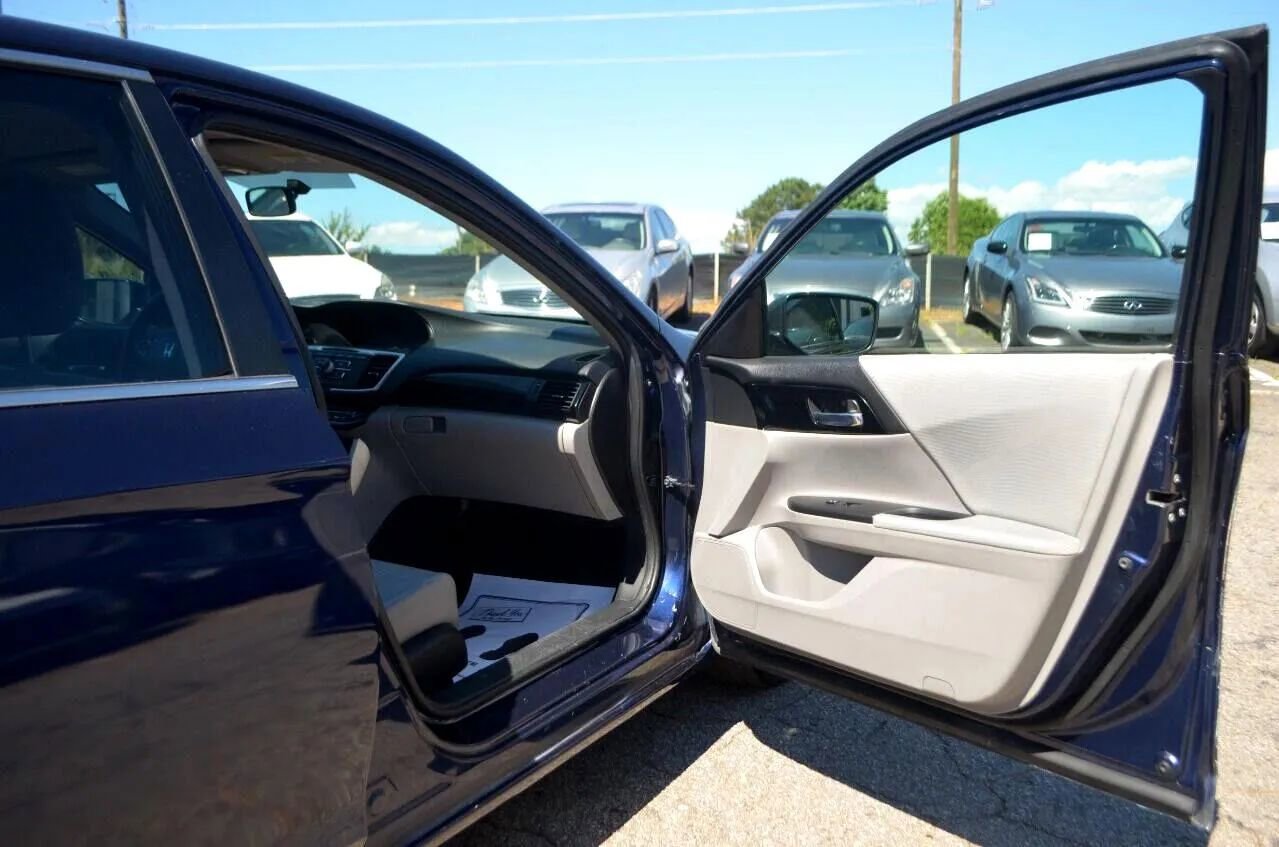 Used 2017 Honda Accord LX image 18