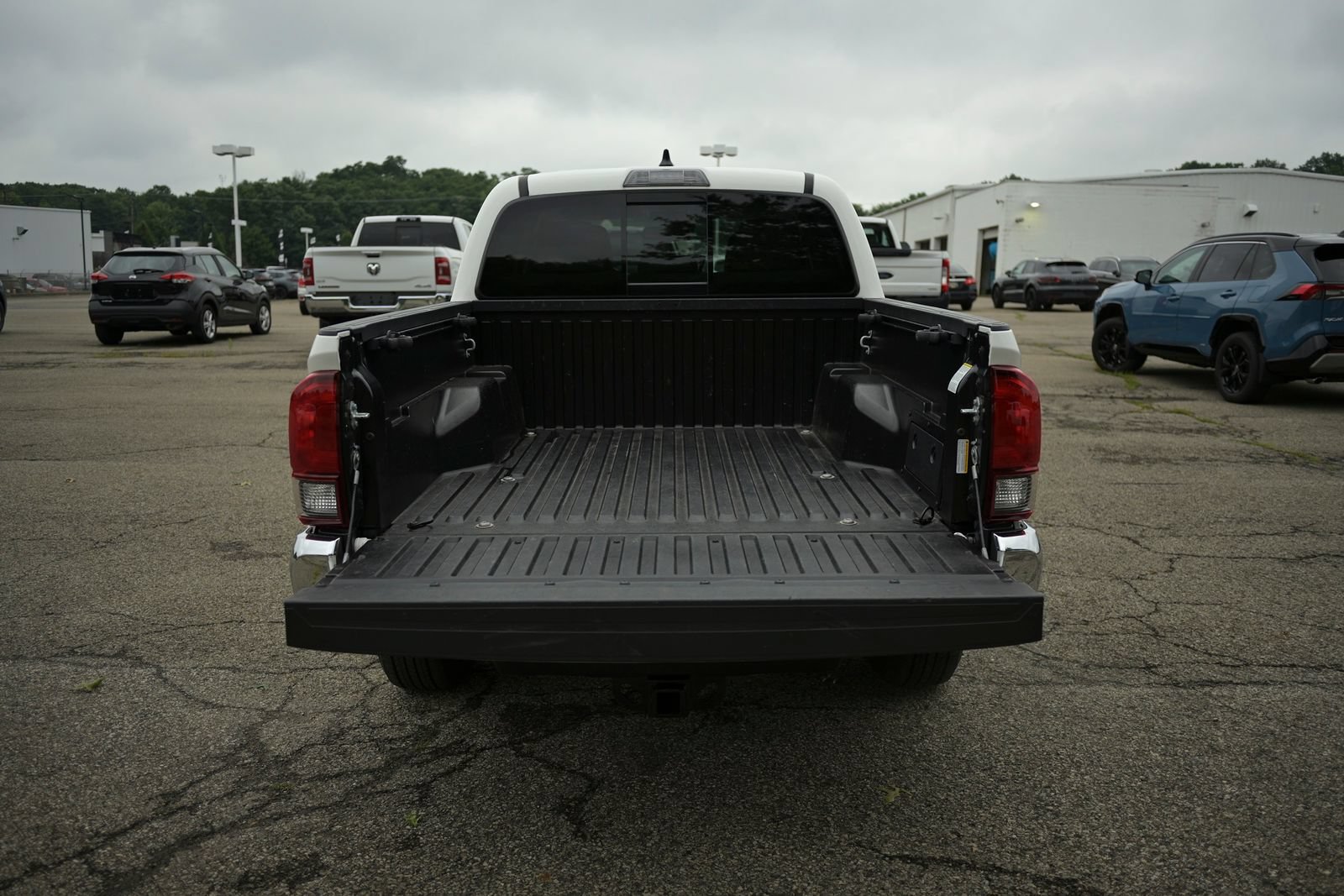 Used 2023 Toyota Tacoma SR5 AWD/4WD image 39