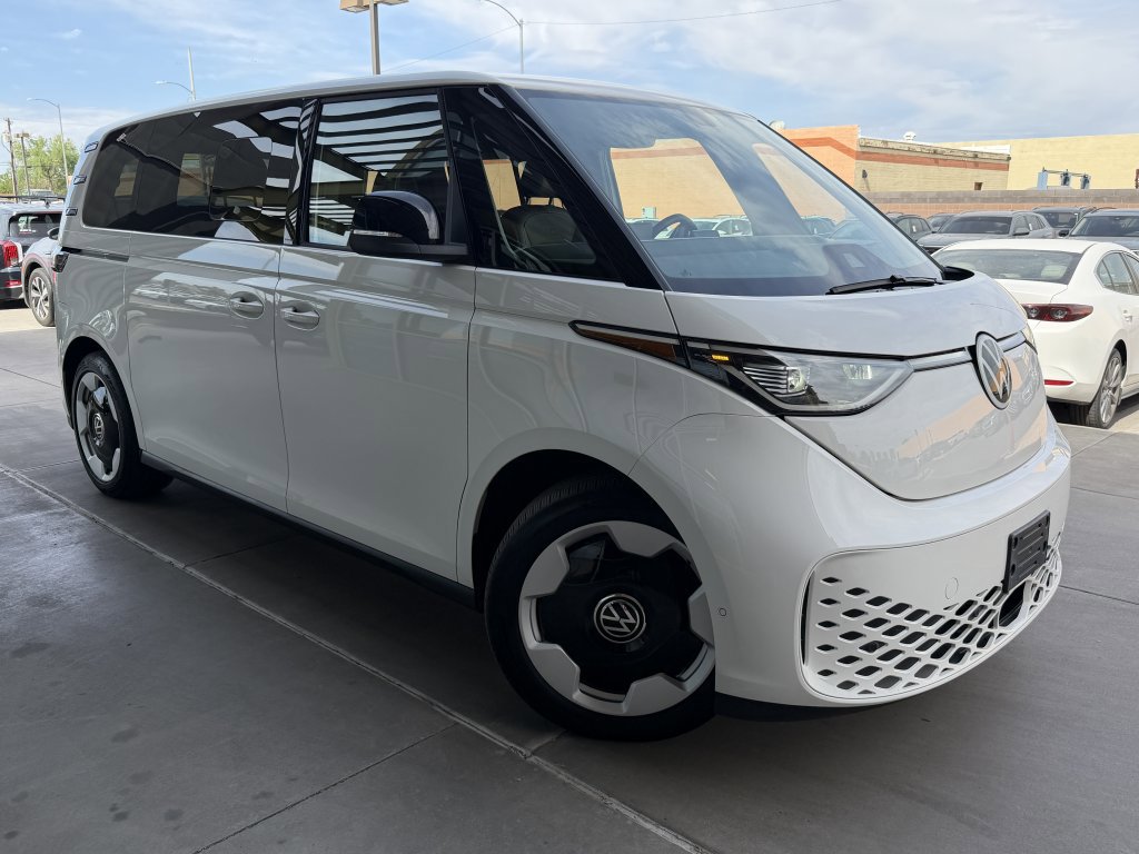 Used 2025 Volkswagen ID. Buzz Pro S RWD image 6