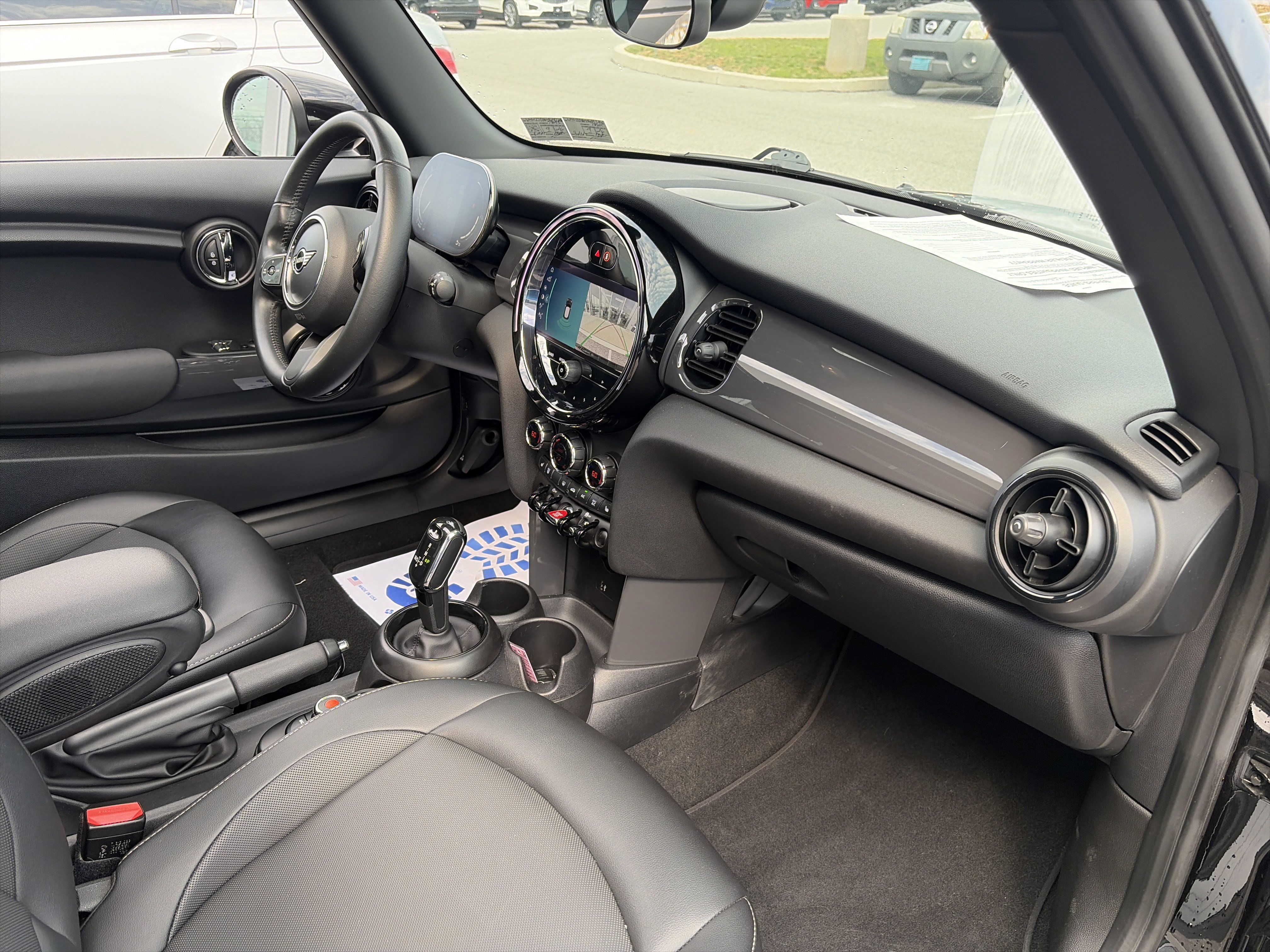 Used 2022 MINI Cooper 2-Door Hardtop image 29