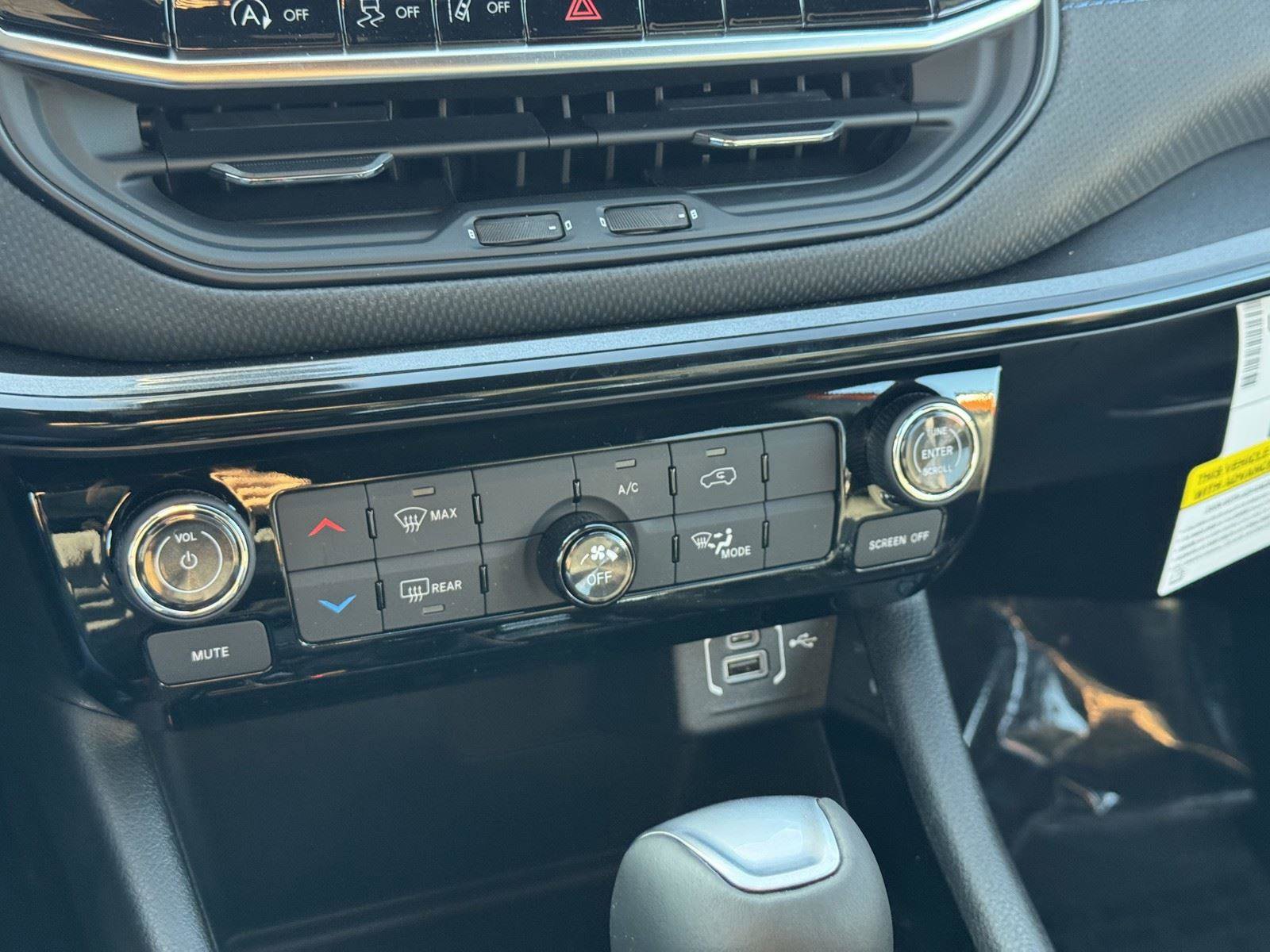 New 2026 Jeep Compass Latitude image 16