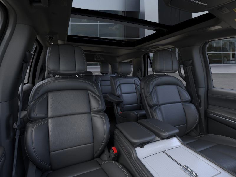 New 2026 Lincoln Navigator Reserve w/ Jet Appearance Package image 10