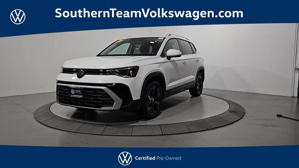 Used 2025 Volkswagen Taos SE w/ Panoramic Sunroof Package FWD image 1