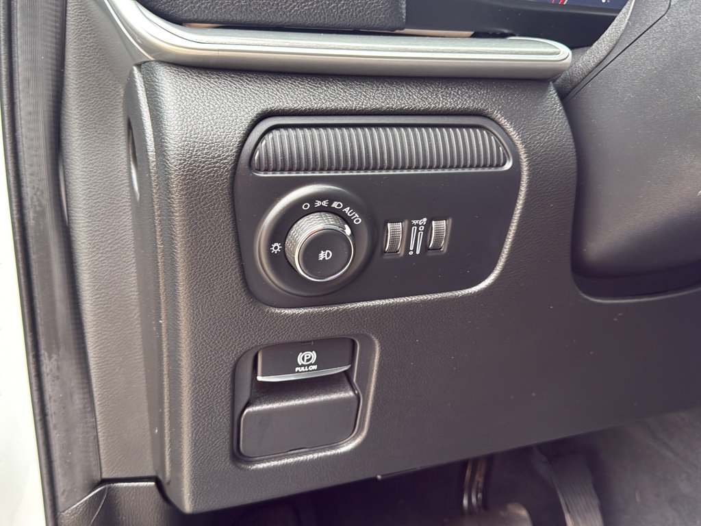 Used 2025 Jeep Wagoneer L Series II w/ Convenience Group I AWD/4WD image 23