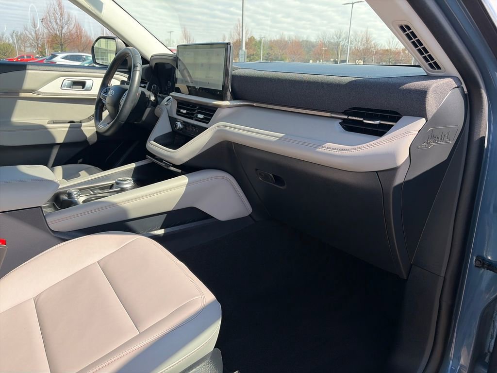 Used 2025 Ford Explorer Active w/ Active Comfort Package image 12