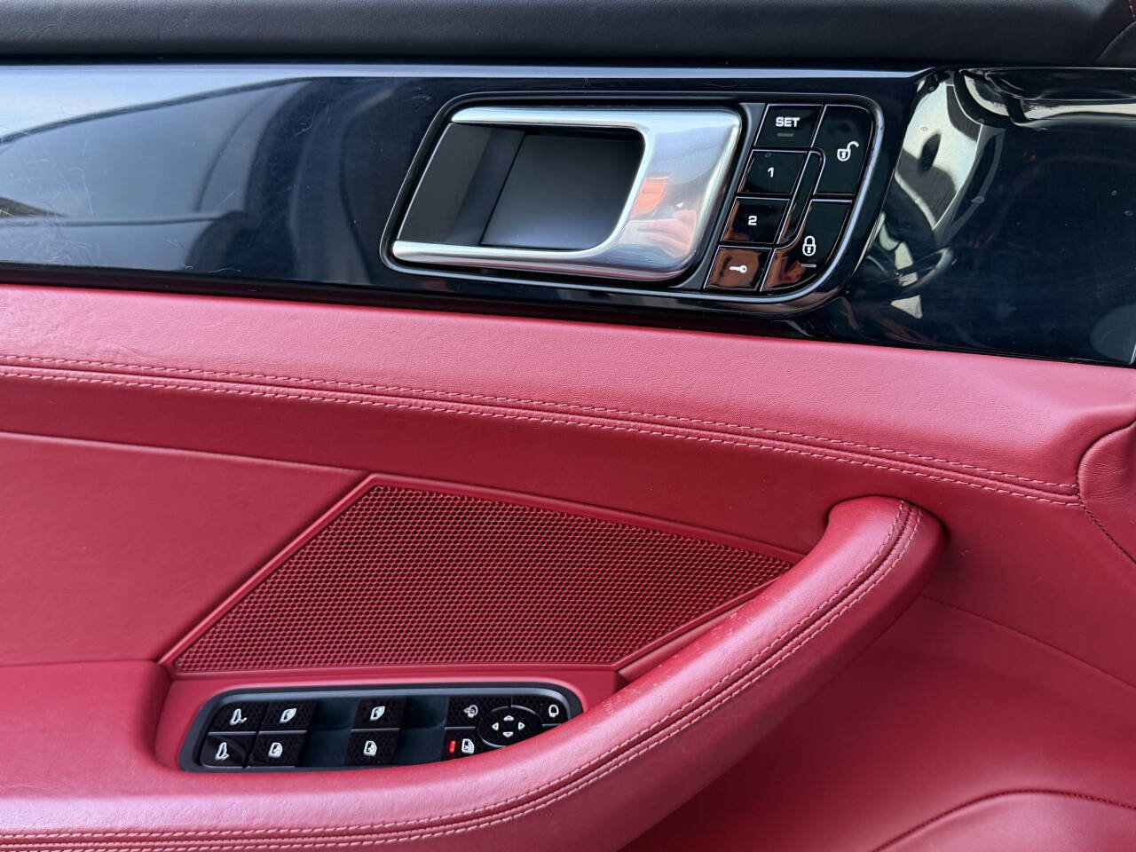 Used 2017 Porsche Panamera image 28