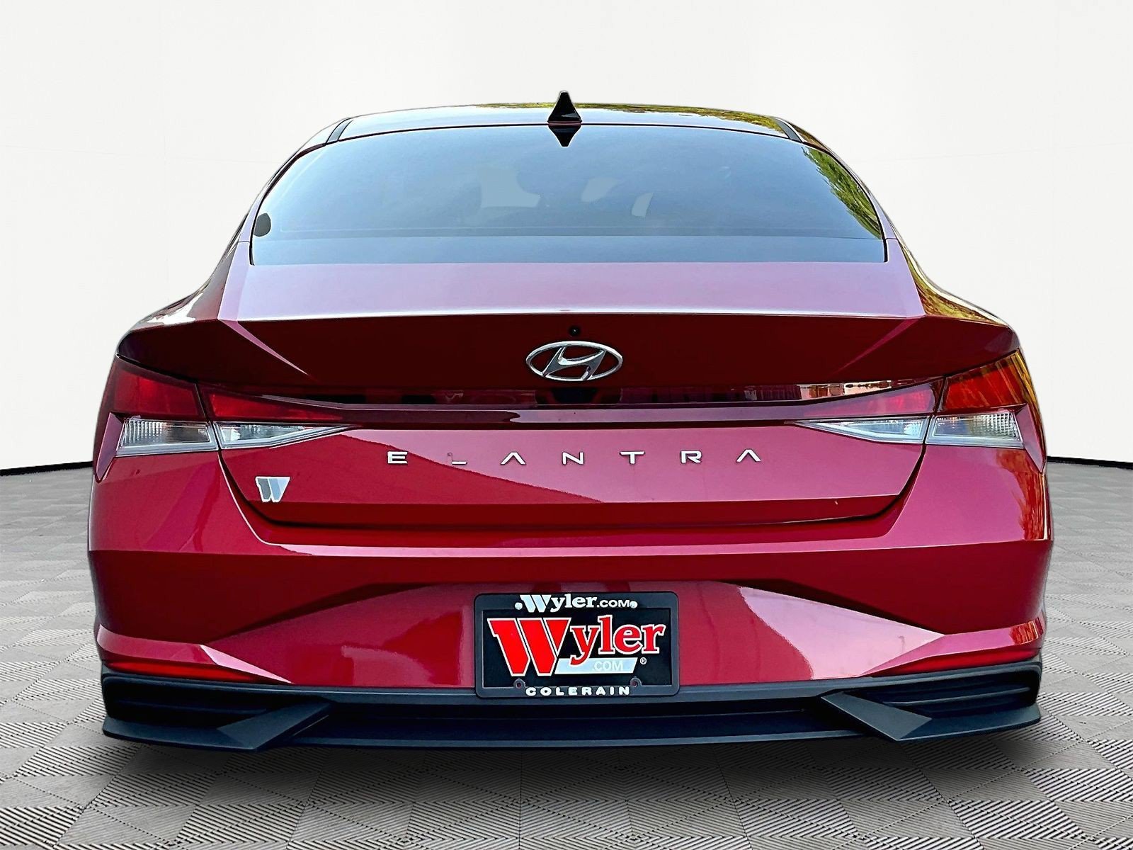 Used 2023 Hyundai Elantra SEL w/ Cargo Package FWD image 5
