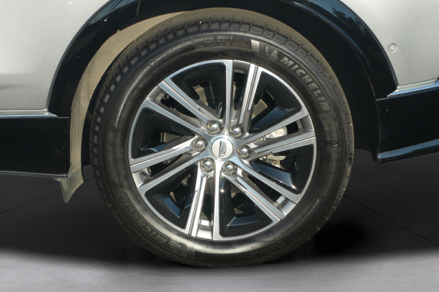 Used 2024 Cadillac Lyriq Luxury w/ LPO, Floor Liner Package AWD/4WD image 38