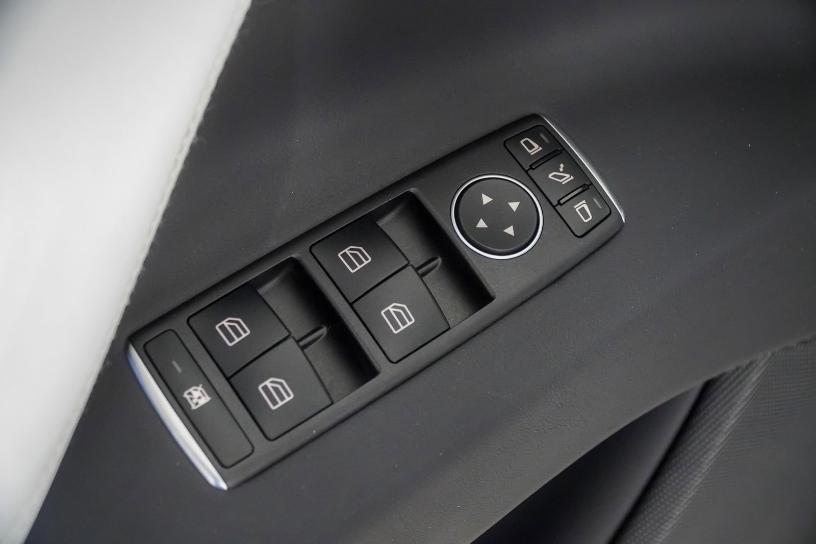 Used 2021 Tesla Model X Long Range image 23