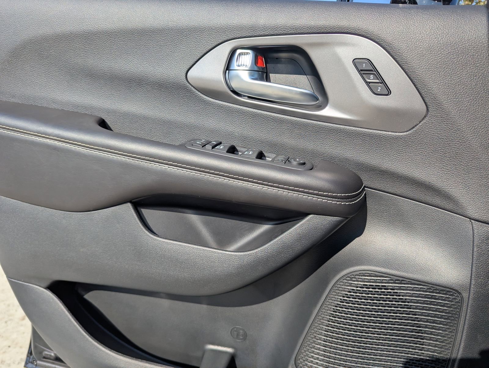 New 2026 Chrysler Pacifica Select image 14