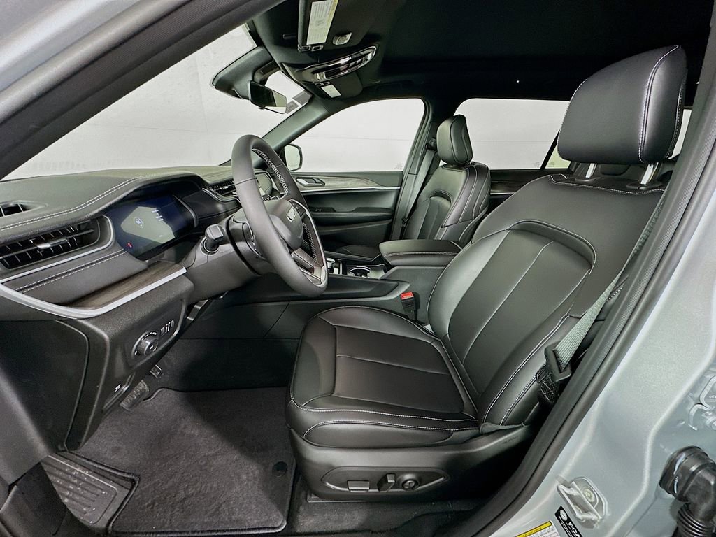 New 2025 Jeep Grand Cherokee L Limited w/ Black Appearance Package image 29