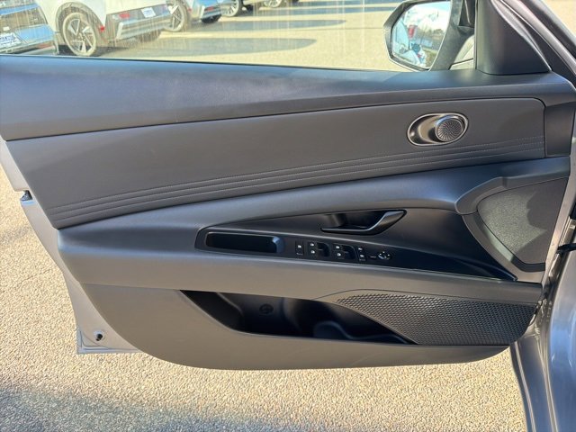 Certified 2025 Hyundai Elantra Sport image 13
