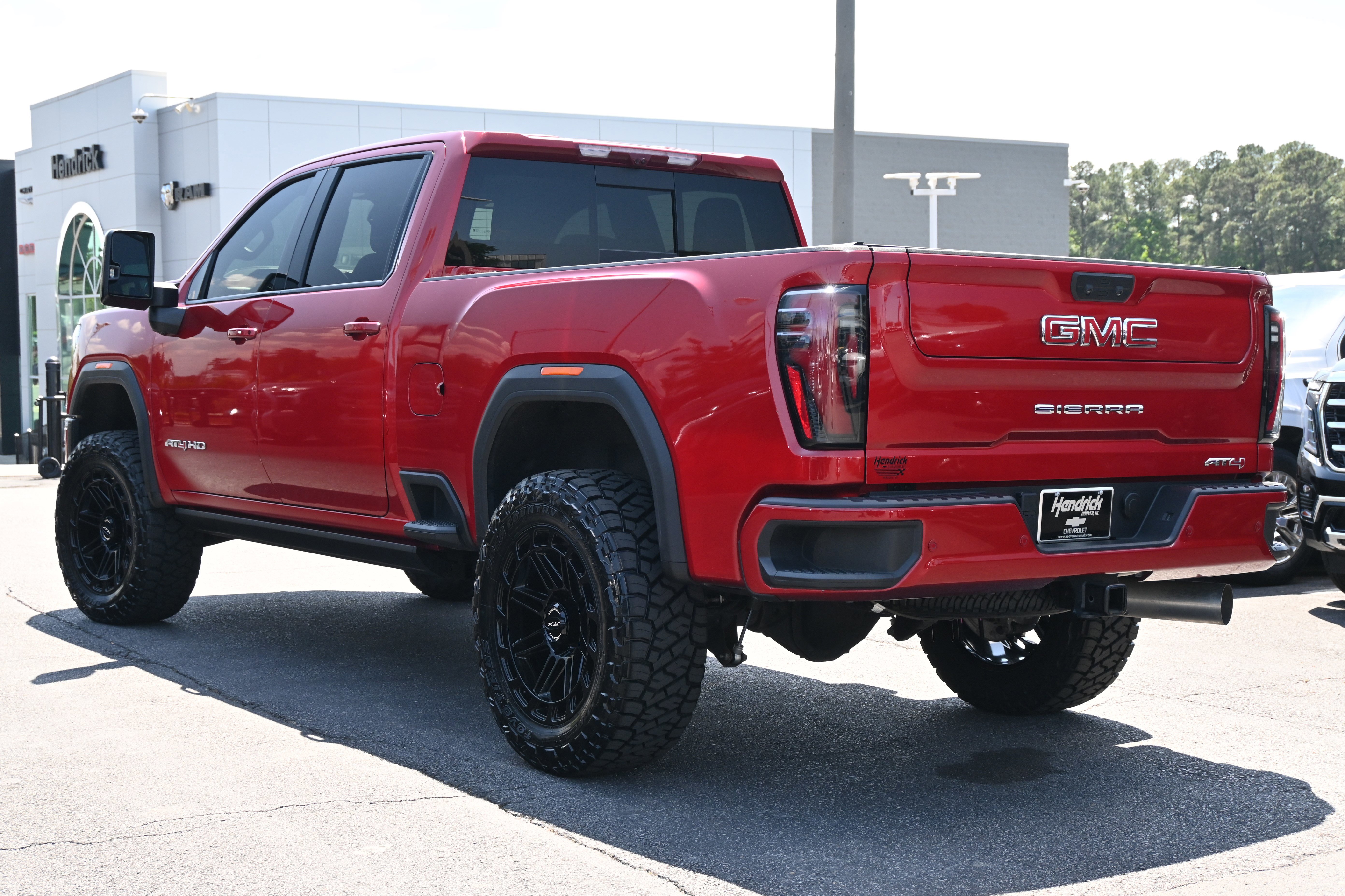 Used 2025 GMC Sierra 2500 AT4 w/ AT4 Premium Plus Package AWD/4WD image 12