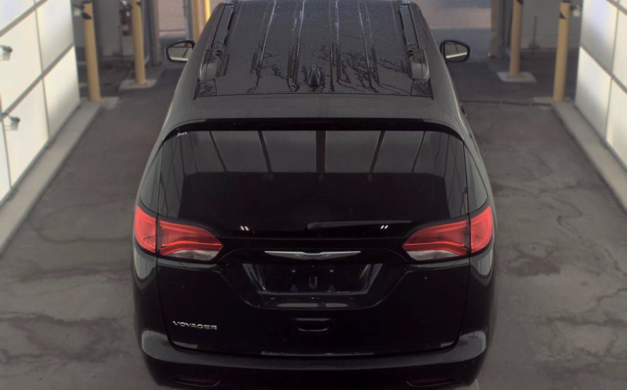 Used 2020 Chrysler Voyager Lxi FWD image 6