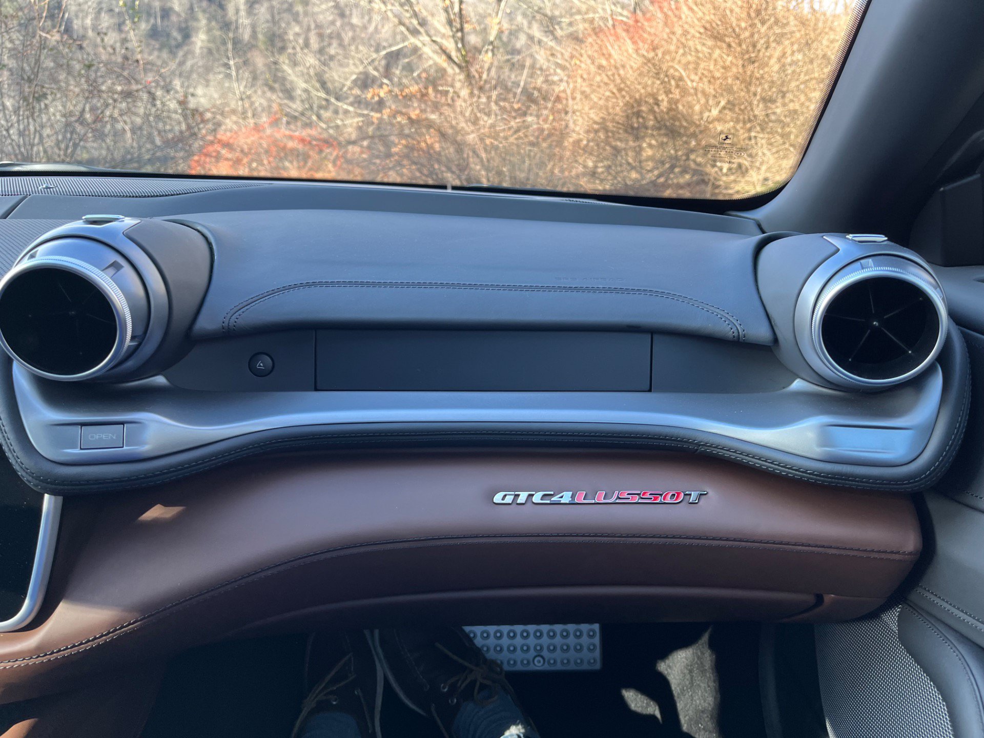 Used 2018 Ferrari GTC4Lusso T RWD image 15