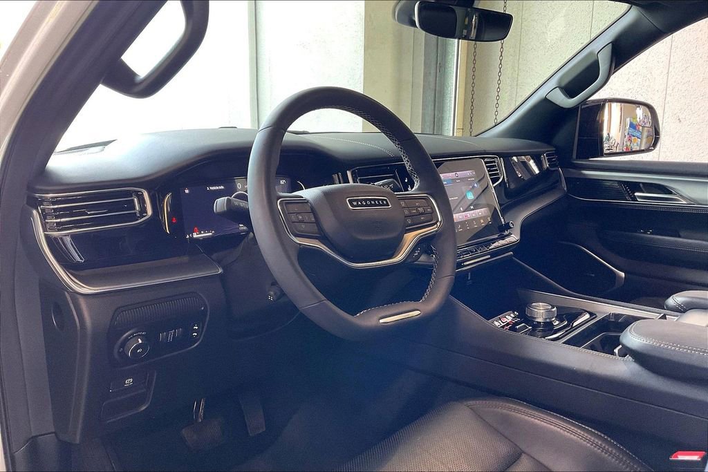 Used 2024 Jeep Wagoneer L Series II AWD/4WD image 4
