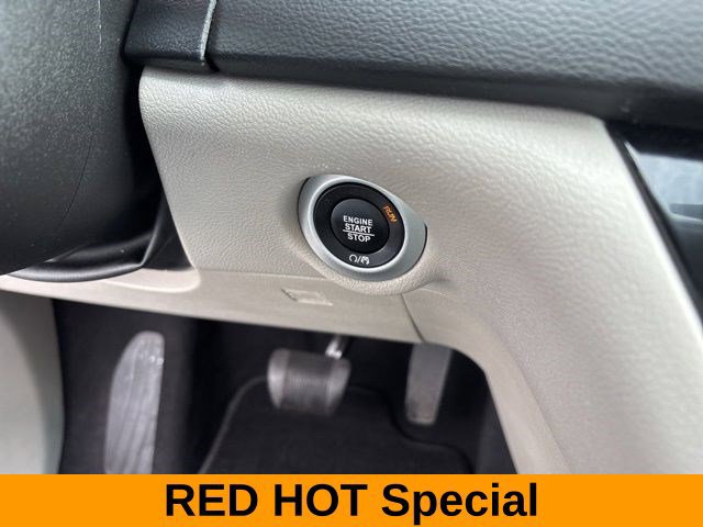 Used 2023 Chrysler Pacifica Touring-L FWD image 19