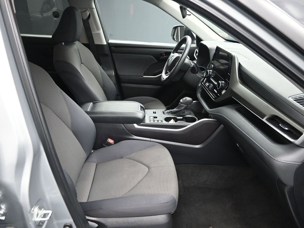 Used 2024 Toyota Highlander LE image 37