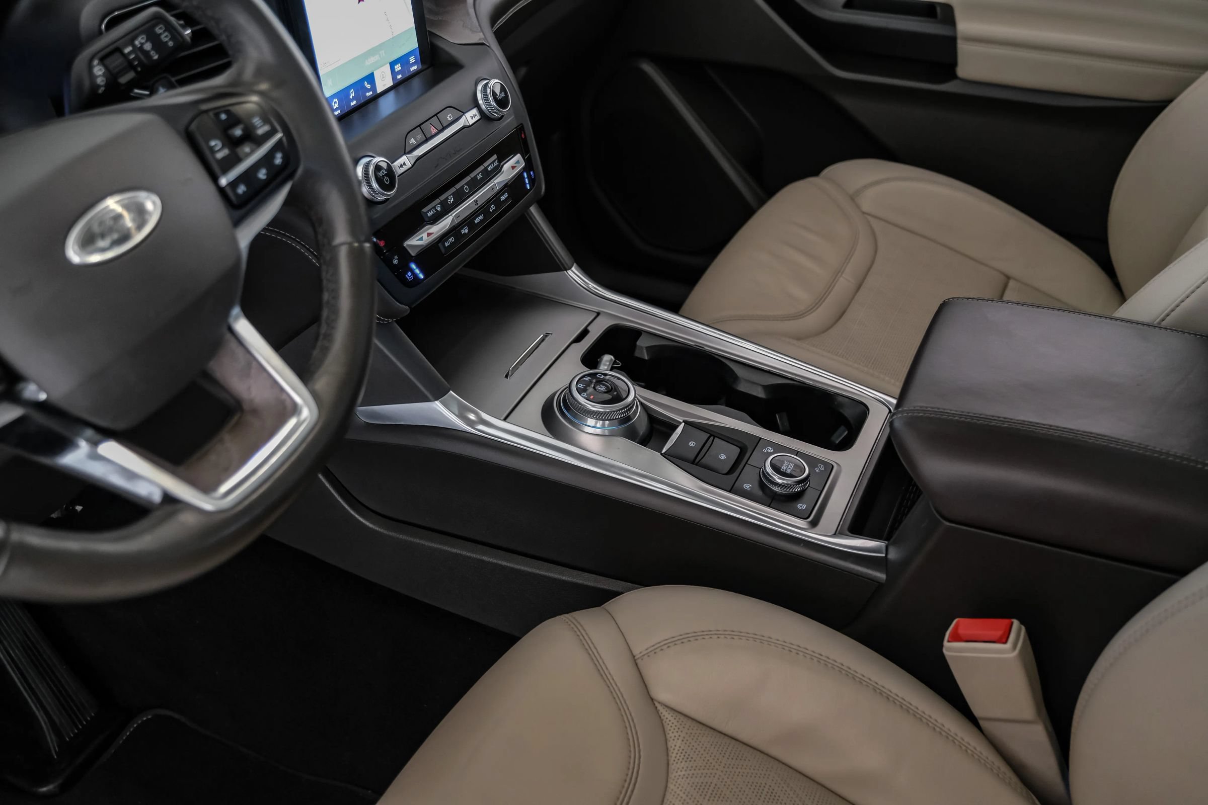 Used 2020 Ford Explorer Platinum w/ Premium Technology Package AWD/4WD image 24