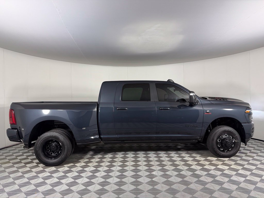 Used 2025 RAM 3500 Laramie AWD/4WD image 7