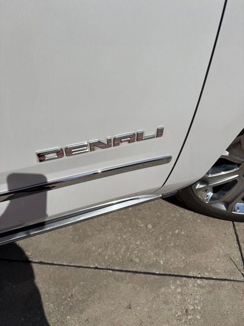 Used 2018 GMC Yukon Denali w/ Open Road Package AWD/4WD image 14