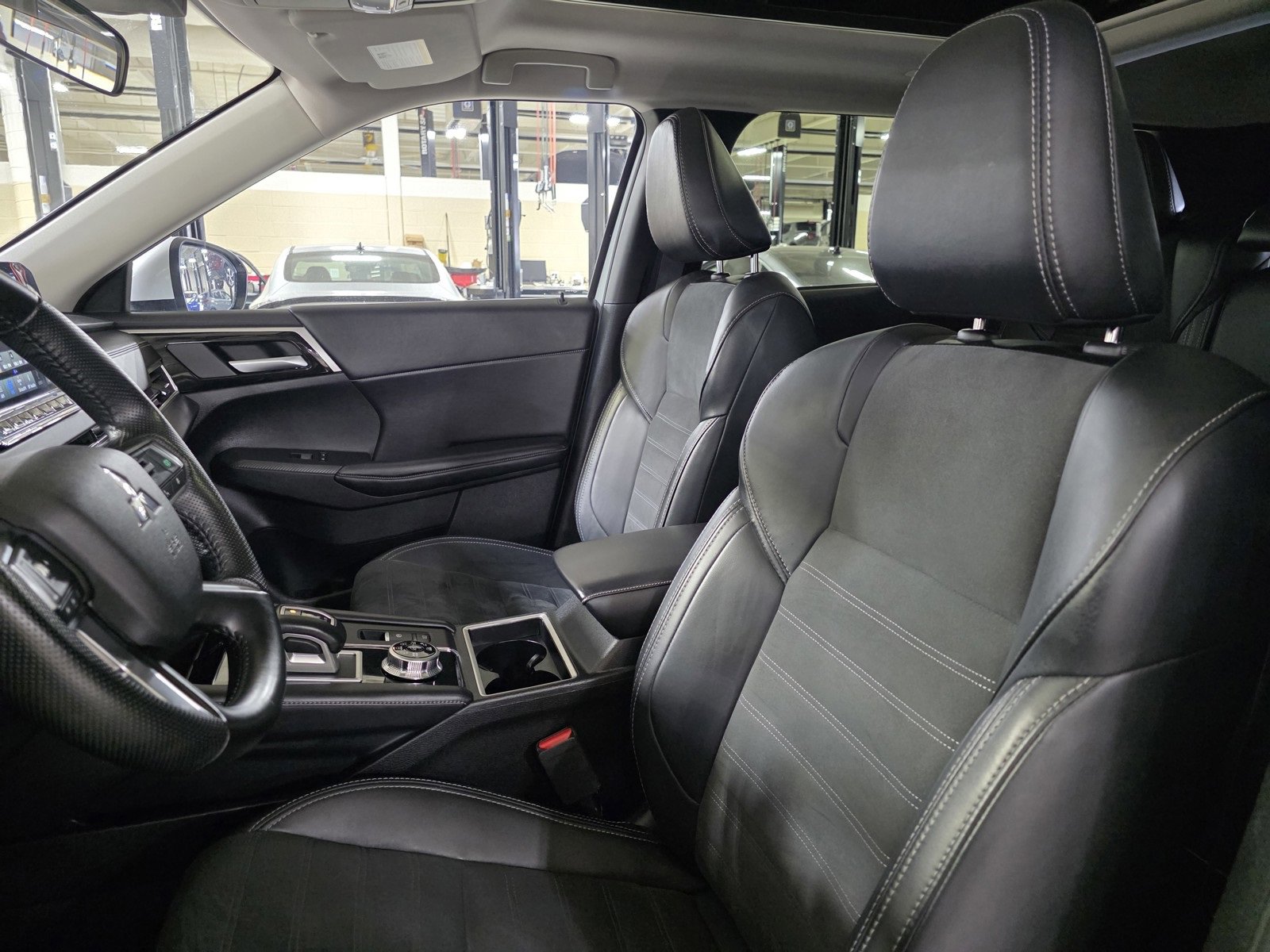 Used 2024 Mitsubishi Outlander Ralliart image 25