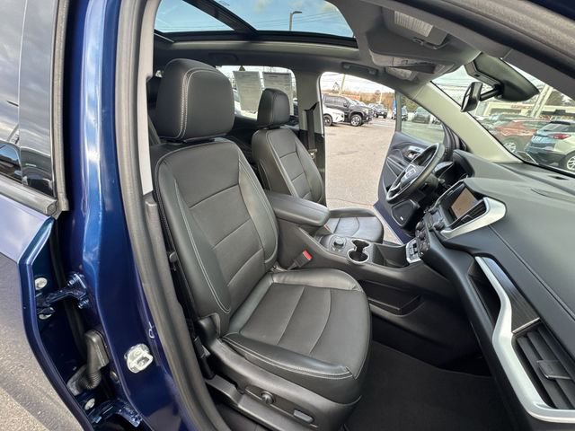 Used 2022 GMC Terrain SLT w/ Infotainment Package II image 29