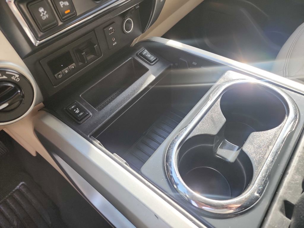 Used 2016 Nissan Titan SL AWD/4WD image 31