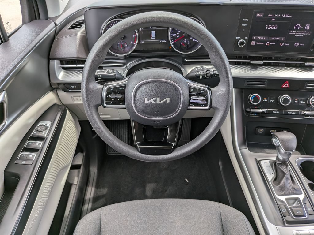 Certified 2024 Kia Carnival LX FWD image 15