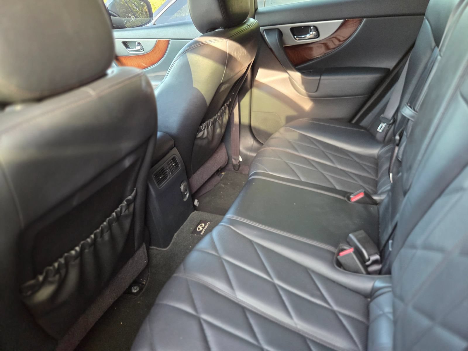 Used 2014 INFINITI QX70 AWD w/ Premium Package image 8