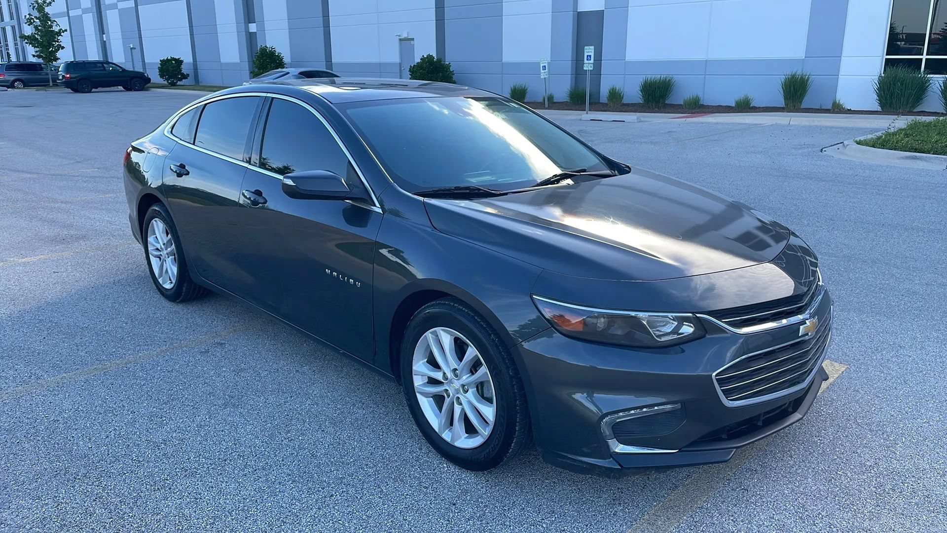 Used 2016 Chevrolet Malibu LT FWD image 4