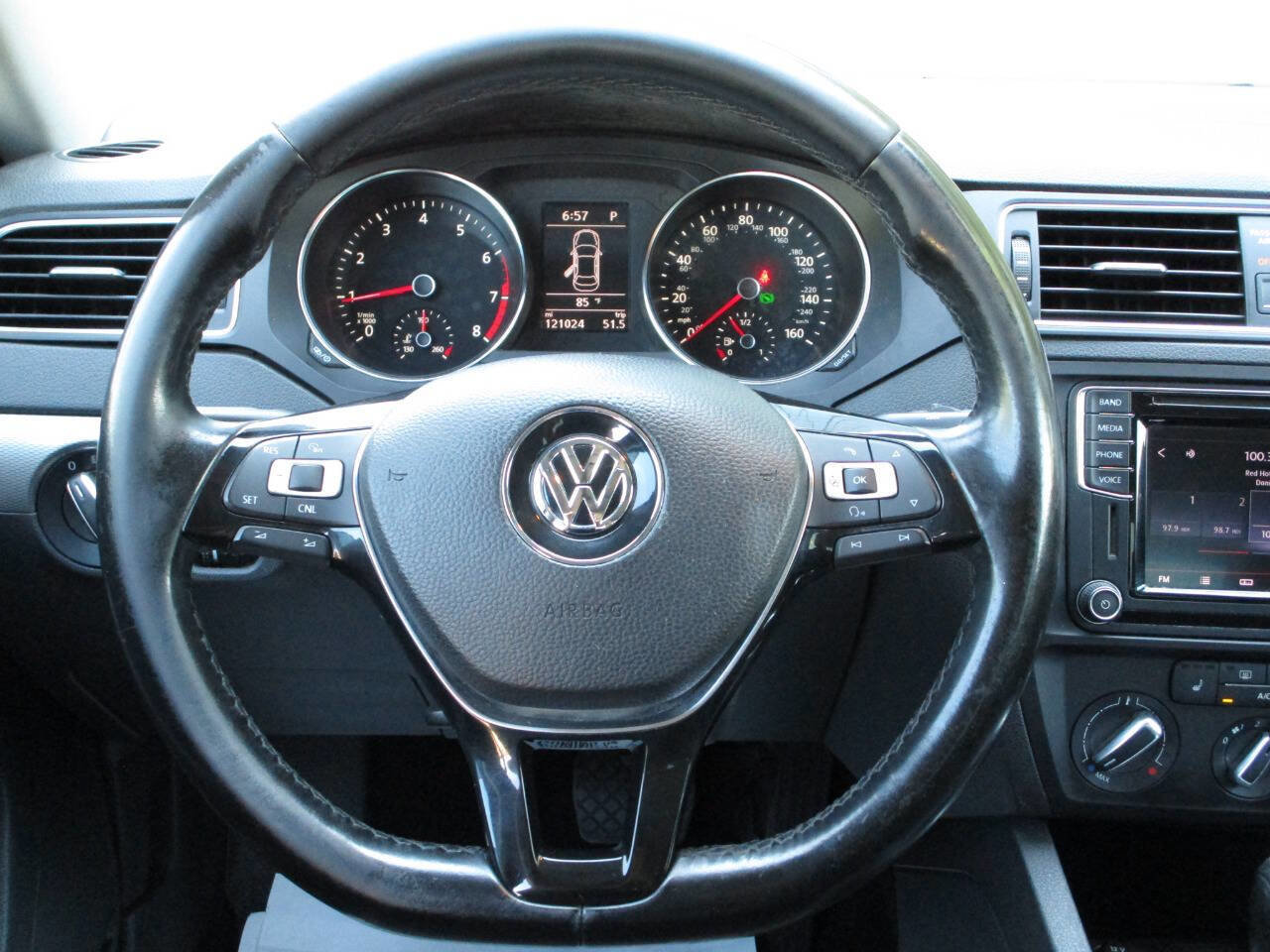 Used 2017 Volkswagen Jetta SE FWD image 15