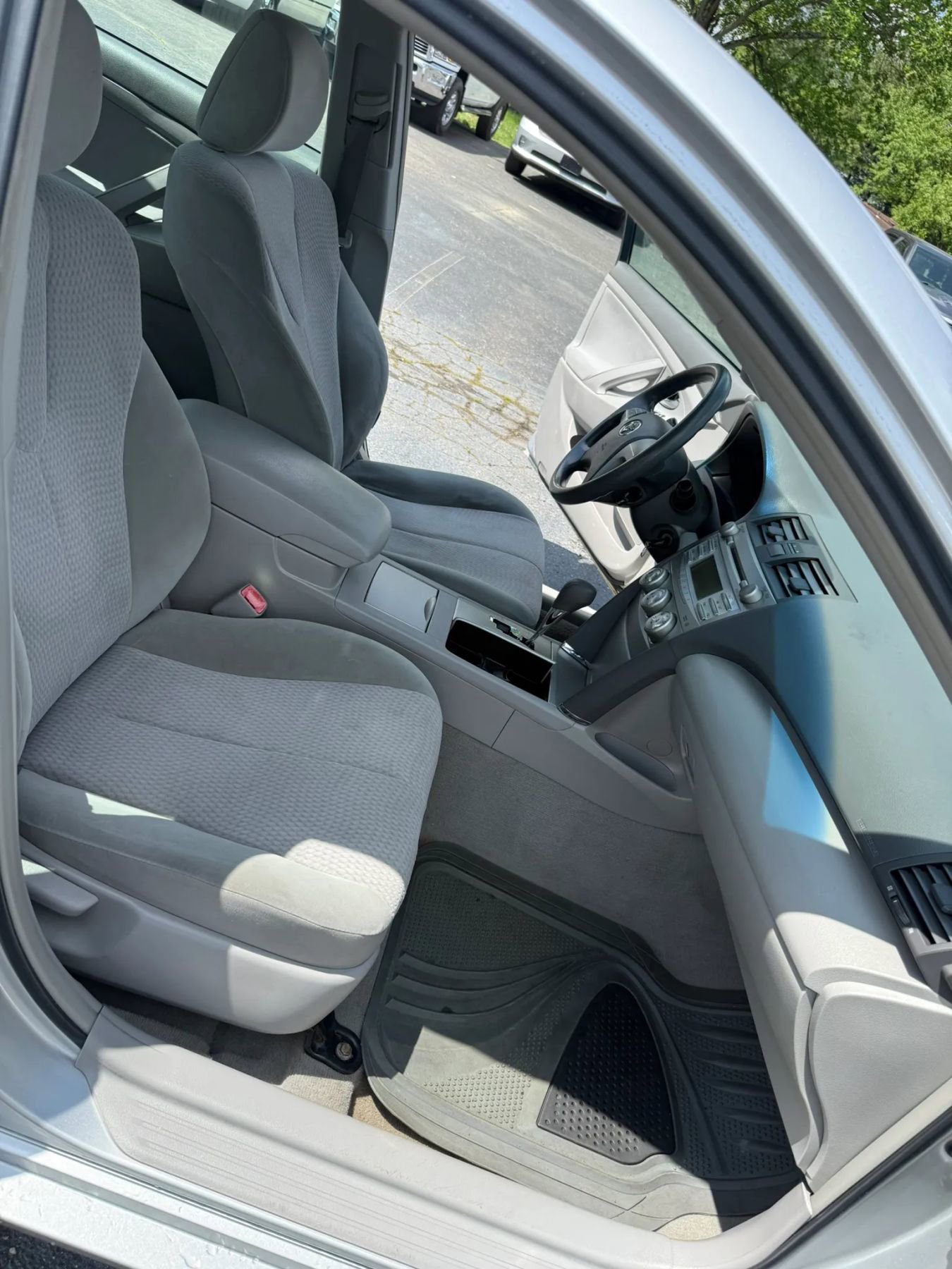 Used 2011 Toyota Camry LE FWD image 18