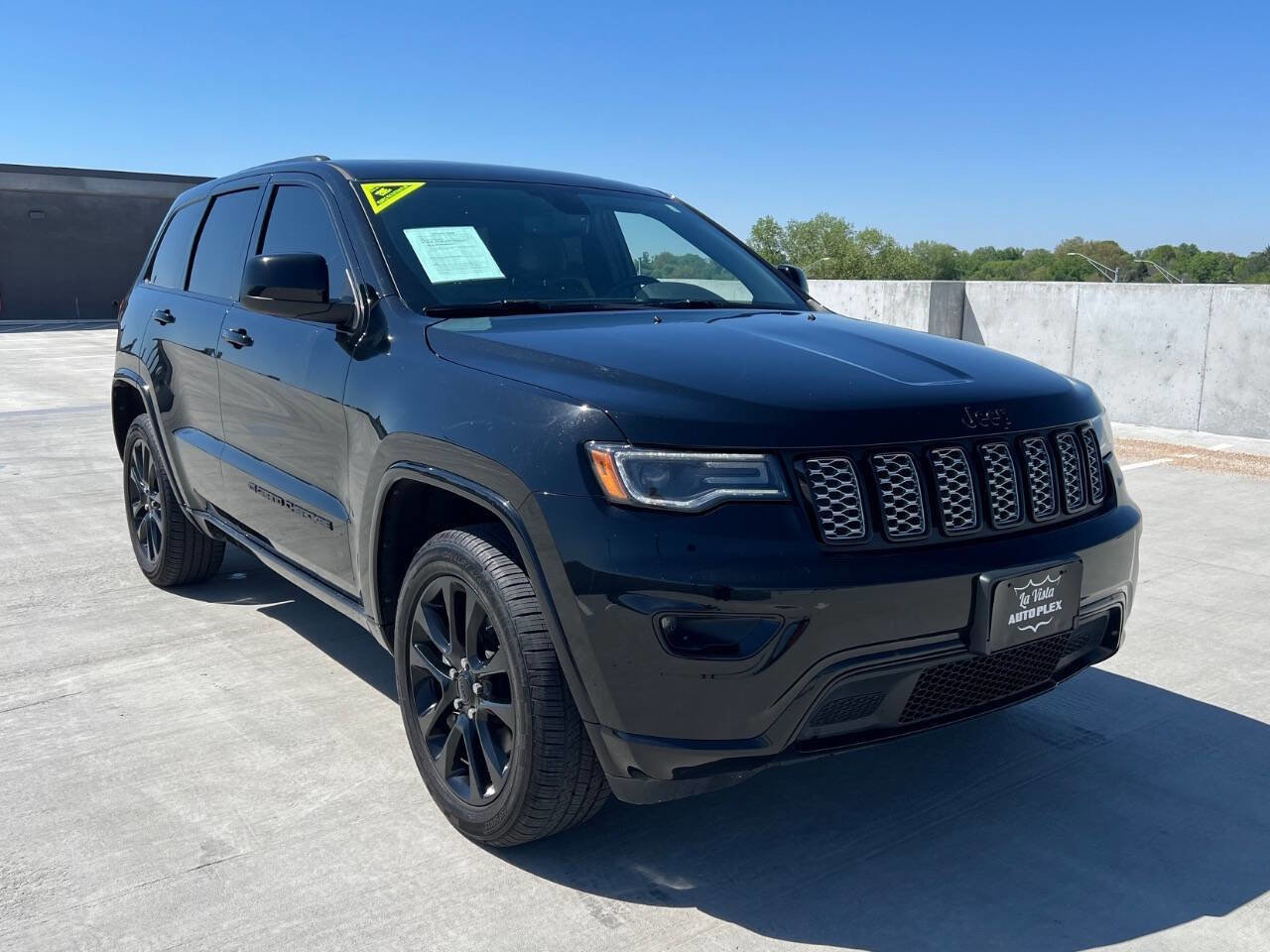 Used 2022 Jeep Grand Cherokee Altitude AWD/4WD image 4