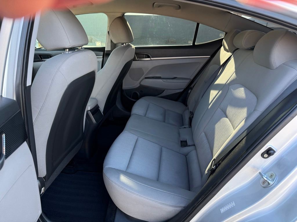 Used 2017 Hyundai Elantra SE image 18