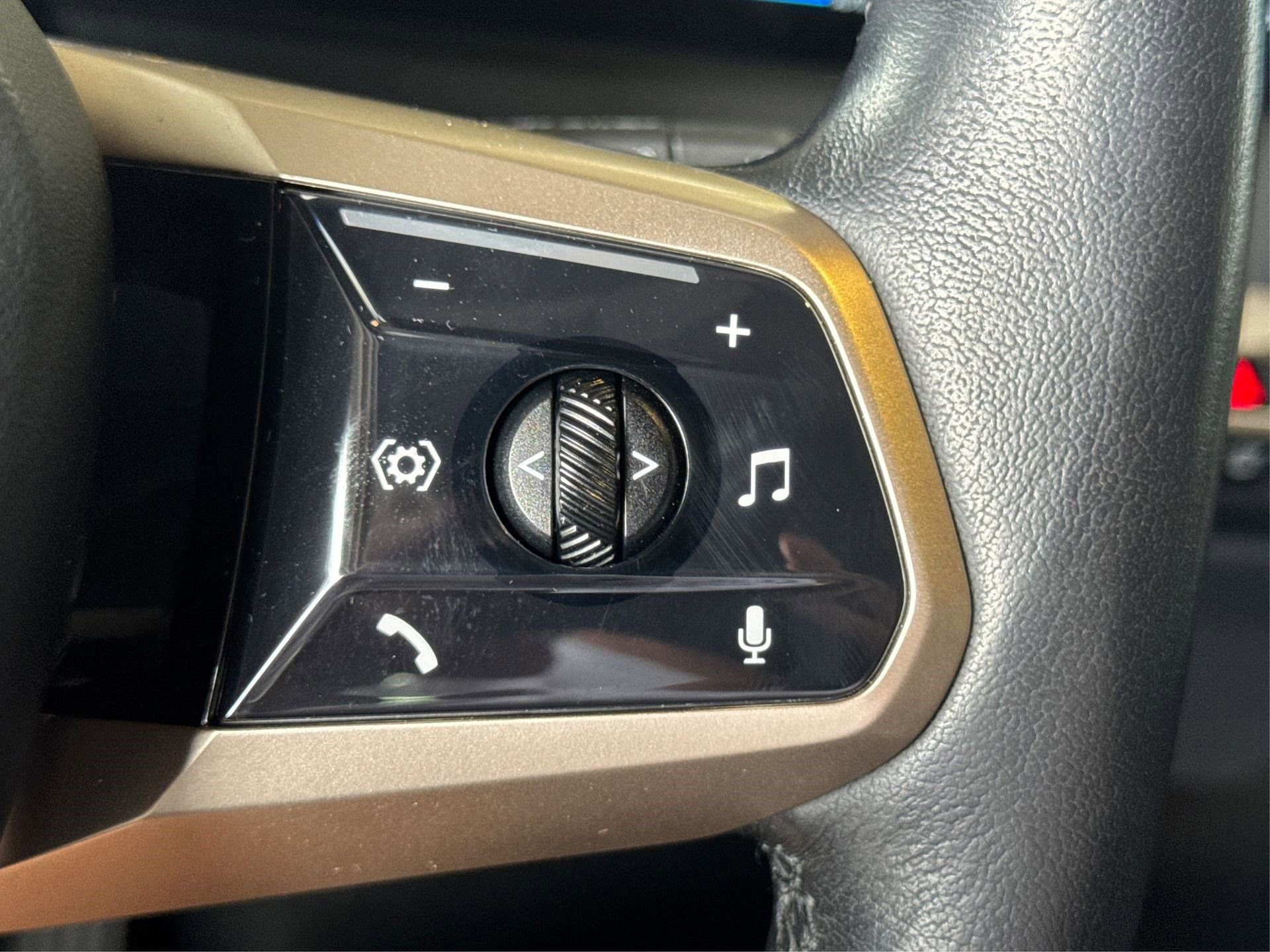 Used 2024 BMW iX xDrive50 w/ Sport Package image 36