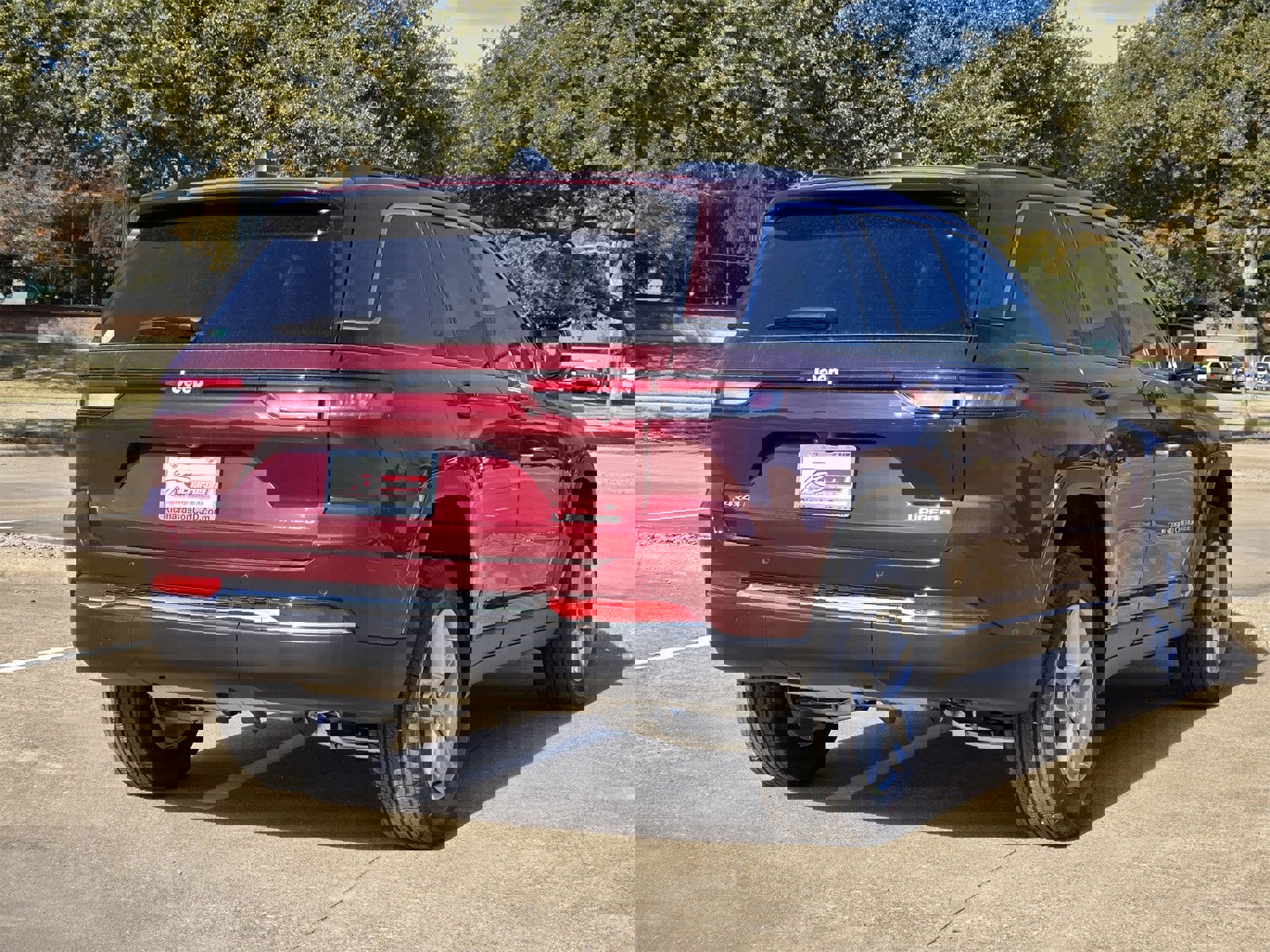 New 2025 Jeep Grand Cherokee Laredo X w/ Luxury Tech Group I image 4