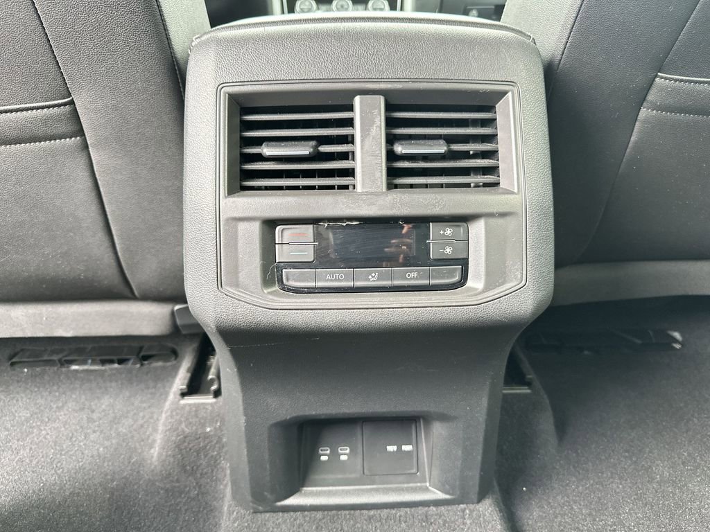 Used 2023 Volkswagen Atlas SE image 32