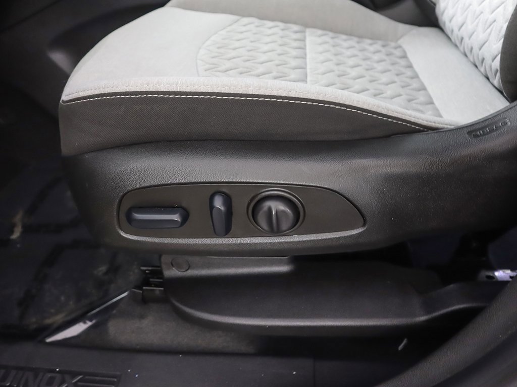 Used 2023 Chevrolet Equinox LT image 27