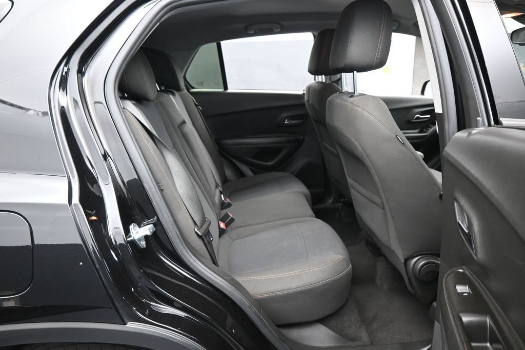 Used 2022 Chevrolet Trax LS w/ Tint and Cruise Package AWD/4WD image 32