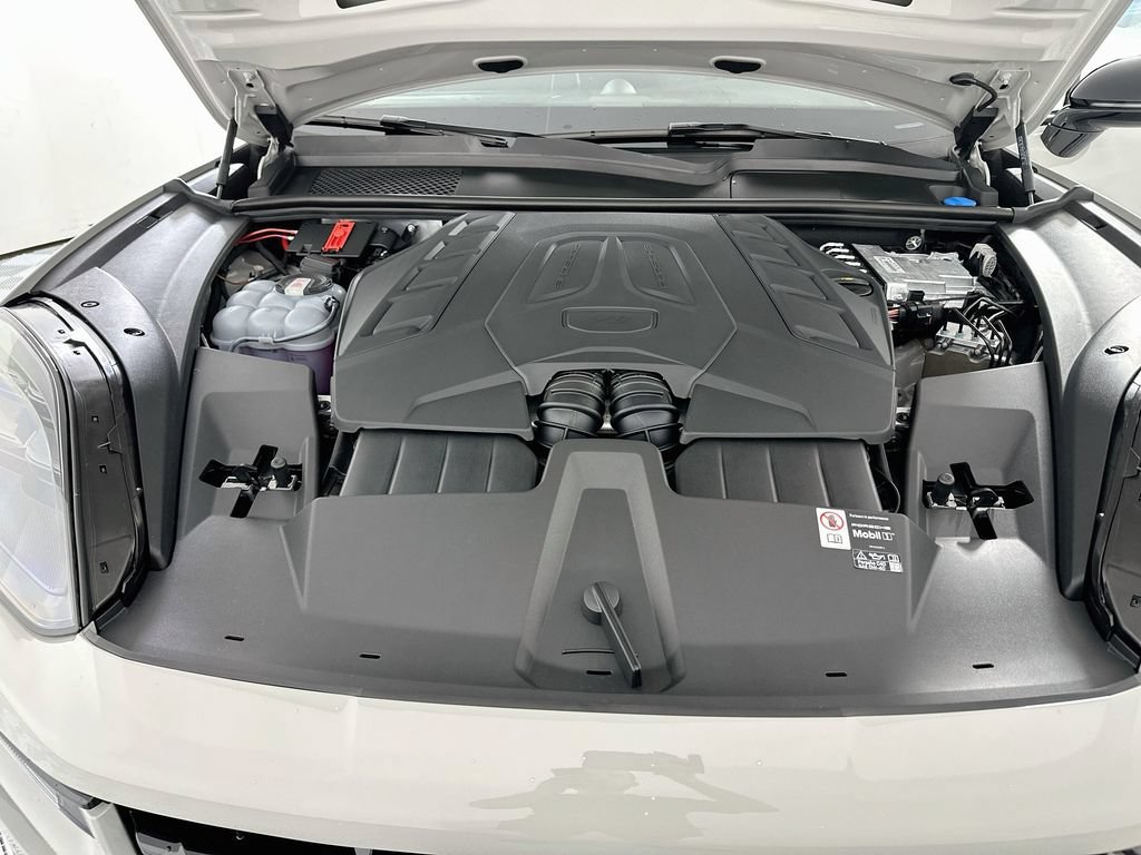 New 2026 Porsche Cayenne GTS AWD/4WD image 32