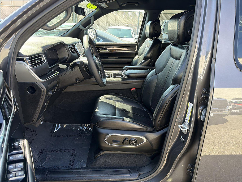Used 2023 Jeep Wagoneer 4WD image 18
