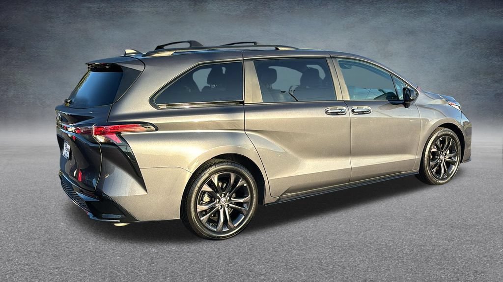 Used 2025 Toyota Sienna XSE FWD image 29