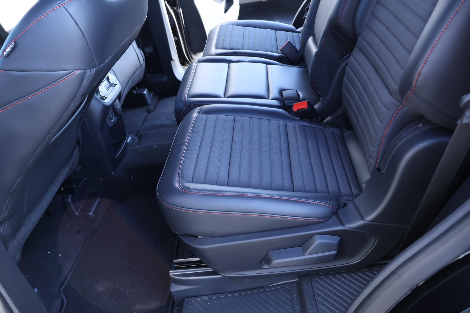 New 2026 Ford Explorer ST-Line w/ ST-Line Street Pack AWD/4WD image 13