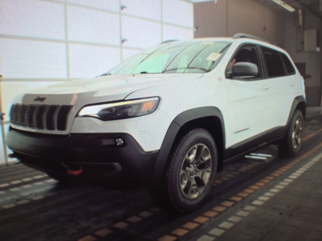 Used 2019 Jeep Cherokee Trailhawk w/ Cold Weather Group AWD/4WD image 2