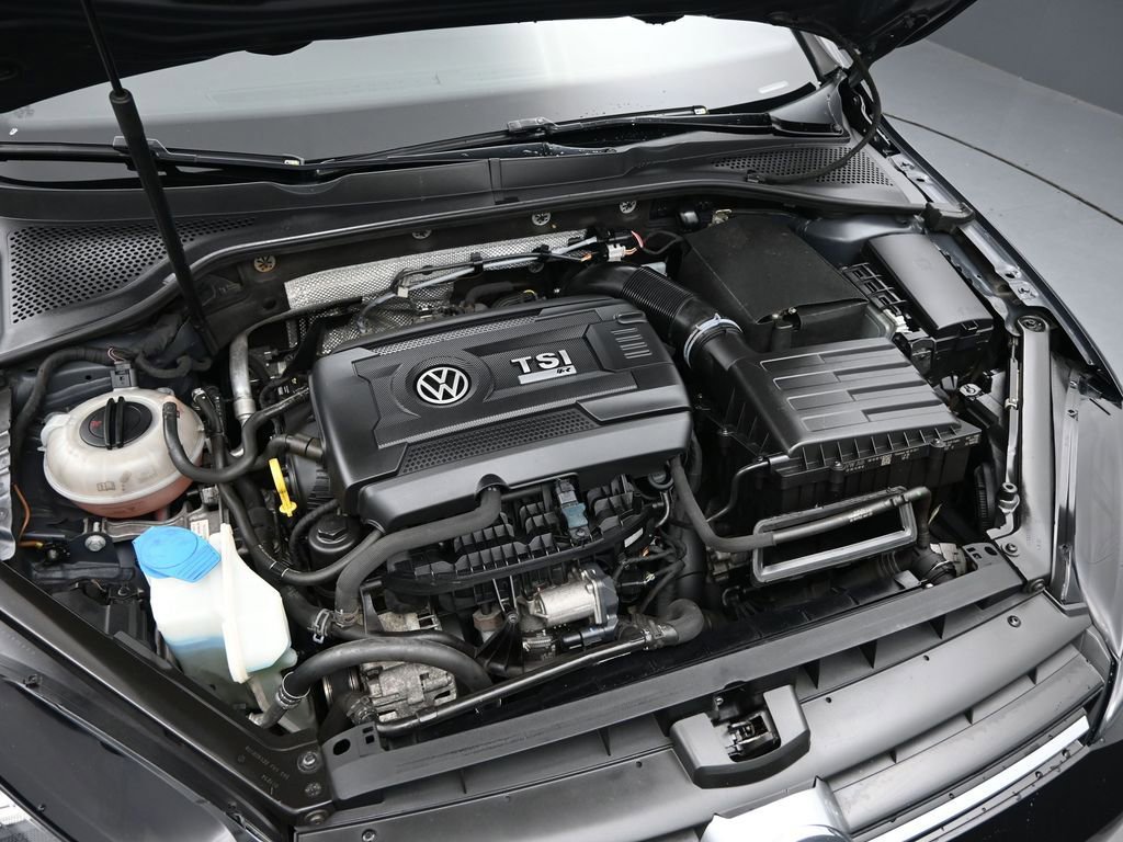 Used 2015 Volkswagen Golf R 4-Door image 10