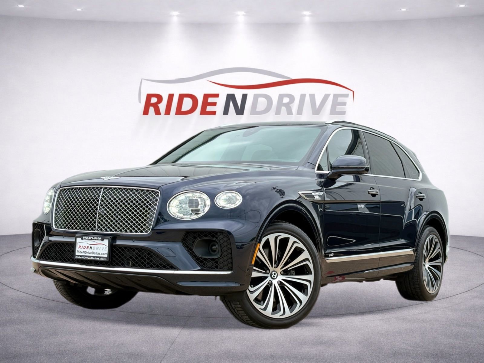 Used 2021 Bentley Bentayga AWD/4WD image 1